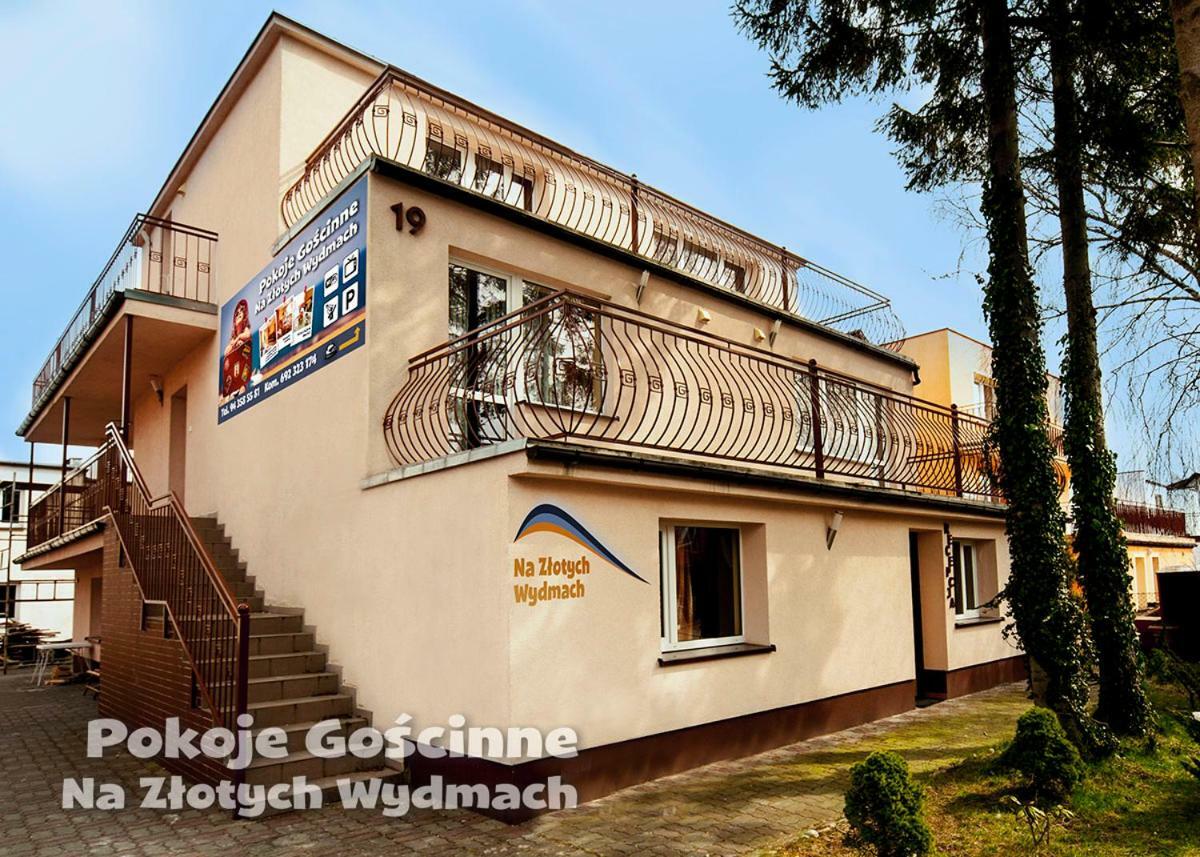 Pokoje Na Zlotych Wydmach Dzwirzyno Bagian luar foto